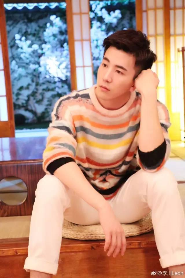 传媒学院吃瓜男女主,吃瓜男女主的甜蜜纠葛