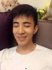 传媒学院吃瓜男女主,吃瓜男女主的甜蜜纠葛