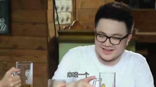 吸引路人吃瓜,揭秘路人围观背后的秘密诱惑