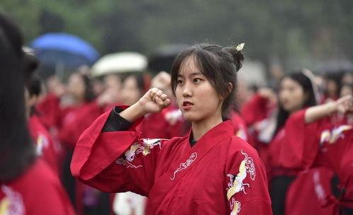 成人亲子汉服怎么穿视频,传承古韵，共赏汉服之美