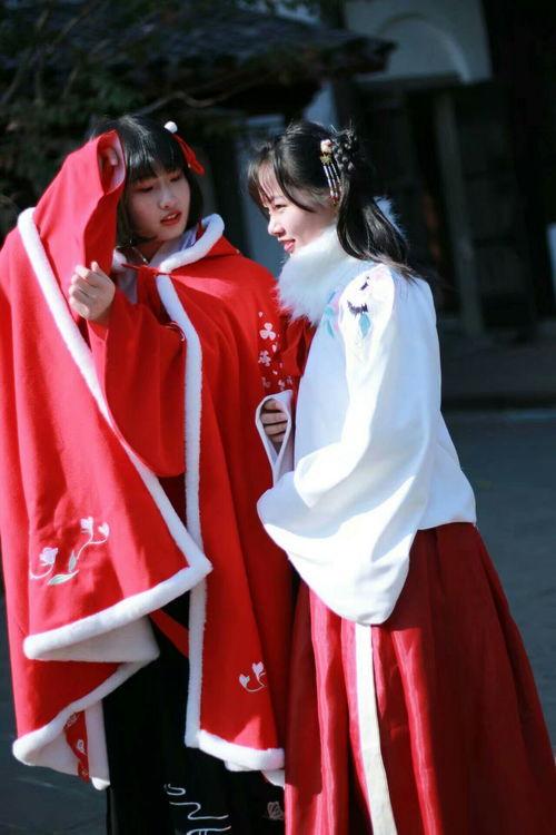 成人亲子汉服怎么穿视频,传承古韵，共赏汉服之美
