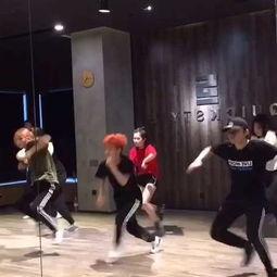 成人奔向未来舞蹈视频,成人奔向梦想的舞蹈之旅