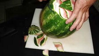 国外吃瓜视频,揭秘国外吃瓜视频背后的文化现象