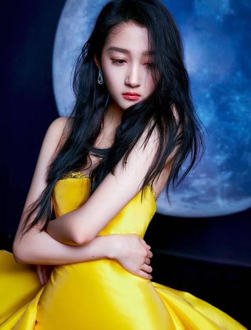 微博之夜关晓彤吃瓜,意外成为焦点！