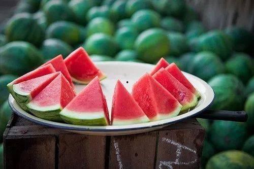 西瓜造型成人教程视频,跟随教程视频打造独特西瓜造型