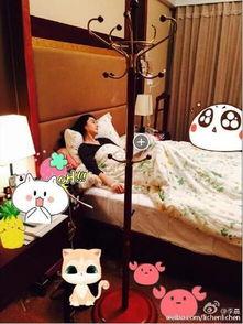 打点滴吃瓜,夏日里的温馨时光