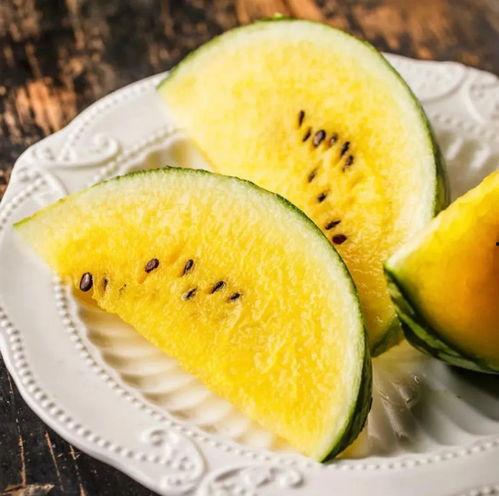 打点滴吃瓜,夏日里的温馨时光