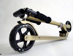 成人滑板车坏了视频,维修前的惊险一幕